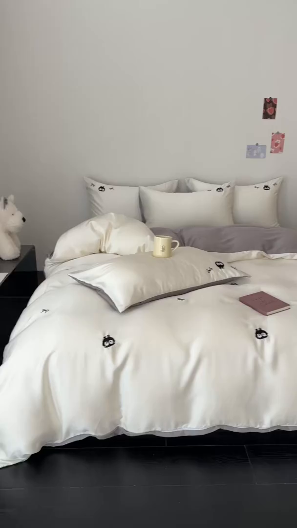 91家纺网 家纺一手货源 找家纺 蜜柚 2025新品60S奥地利兰精天丝小元素刺绣三件套四件套 煤球精灵-粉