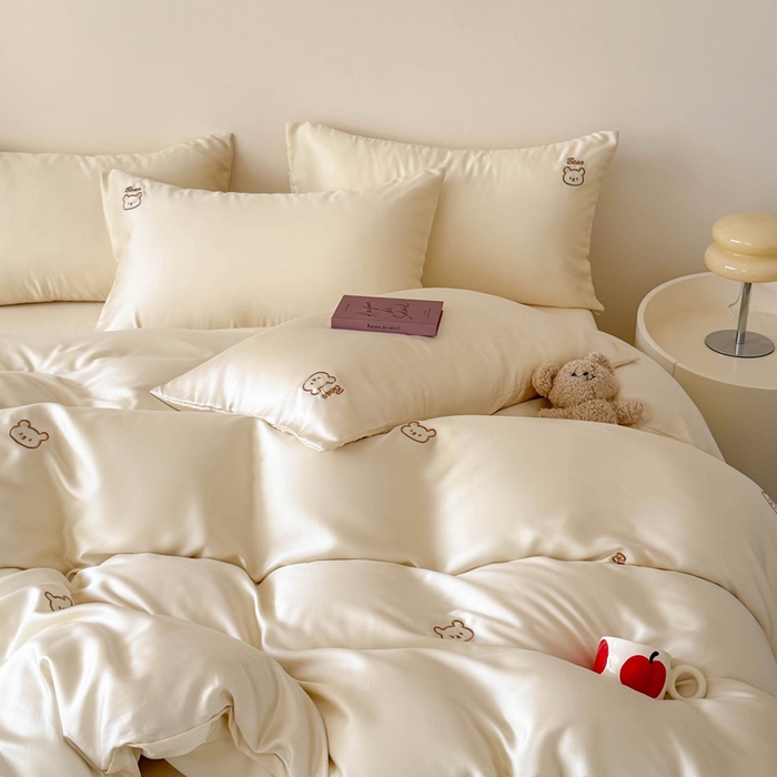 91家纺网 家纺一手货源 找家纺 蜜柚 2025新品60S奥地利兰精天丝小元素刺绣三件套四件套 熊憩