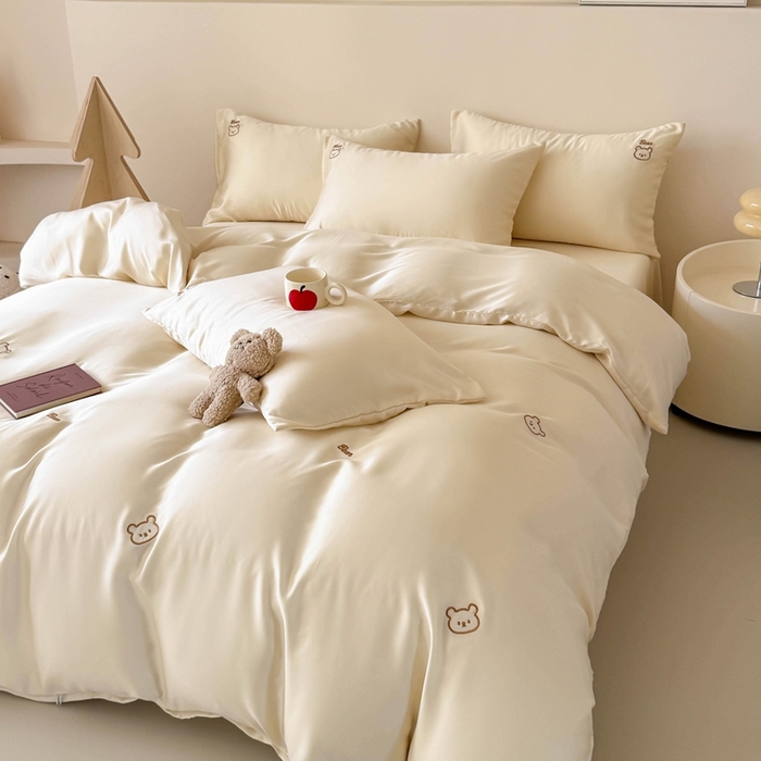 91家纺网 家纺一手货源 找家纺 蜜柚 2025新品60S奥地利兰精天丝小元素刺绣三件套四件套 熊憩