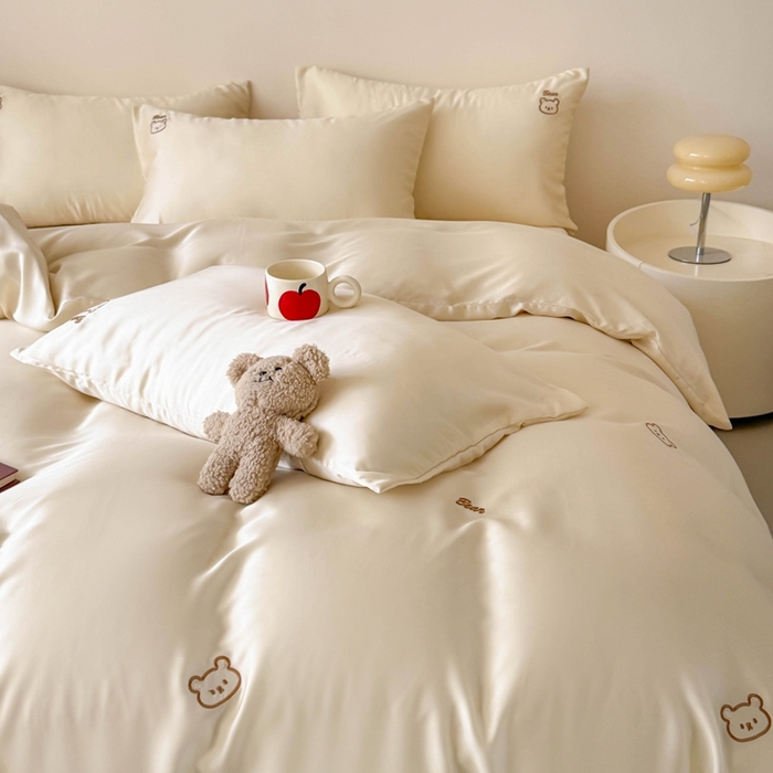 91家纺网 家纺一手货源 找家纺 蜜柚 2025新品60S奥地利兰精天丝小元素刺绣三件套四件套 熊憩