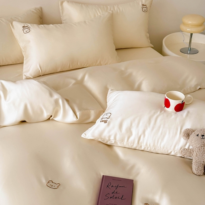 91家纺网 家纺一手货源 找家纺 蜜柚 2025新品60S奥地利兰精天丝小元素刺绣三件套四件套 熊憩