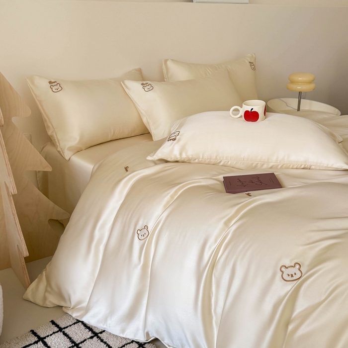 91家纺网 家纺一手货源 找家纺 蜜柚 2025新品60S奥地利兰精天丝小元素刺绣三件套四件套 熊憩