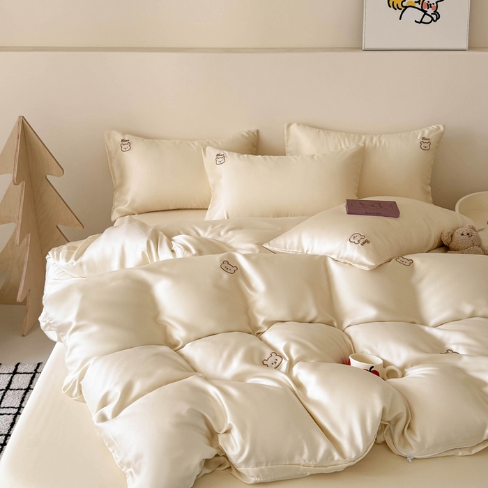 91家纺网 家纺一手货源 找家纺 蜜柚 2025新品60S奥地利兰精天丝小元素刺绣三件套四件套 熊憩