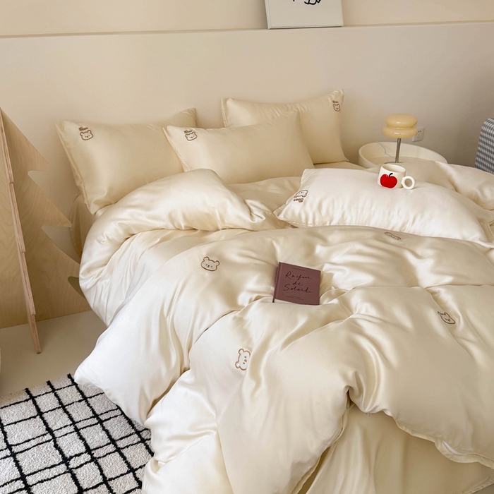 91家纺网 家纺一手货源 找家纺 蜜柚 2025新品60S奥地利兰精天丝小元素刺绣三件套四件套 熊憩