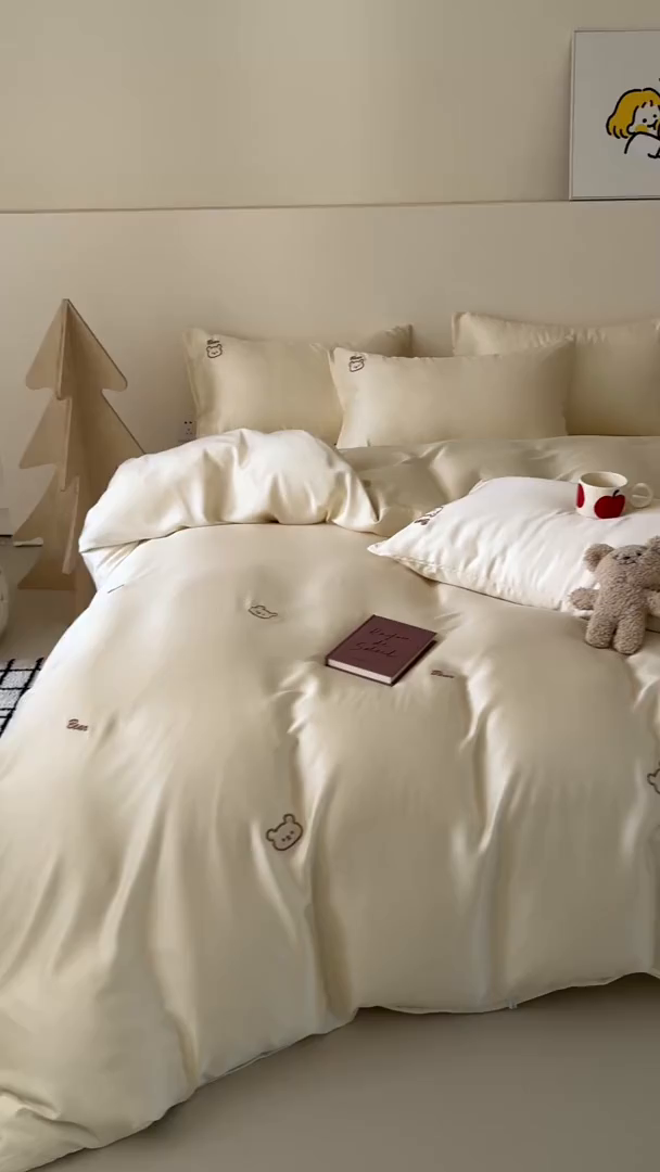 91家纺网 家纺一手货源 找家纺 蜜柚 2025新品60S奥地利兰精天丝小元素刺绣三件套四件套 熊憩