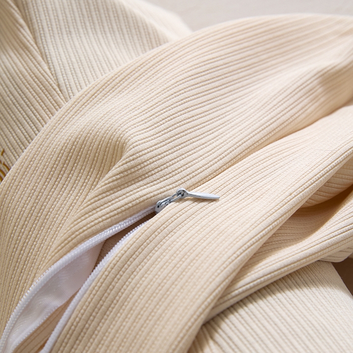 91家纺网 家纺一手货源 找家纺 微枕芯  2025新款柏福系列-草本养生牵引枕 三角款+礼盒-单只