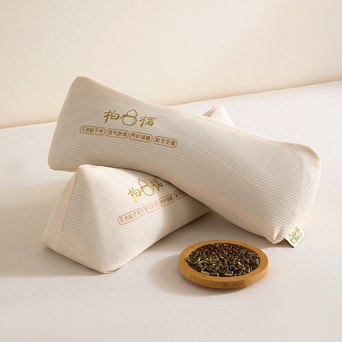 91家纺网 家纺一手货源 找家纺 微枕芯  2025新款柏福系列-草本养生牵引枕 三角款+礼盒-单只