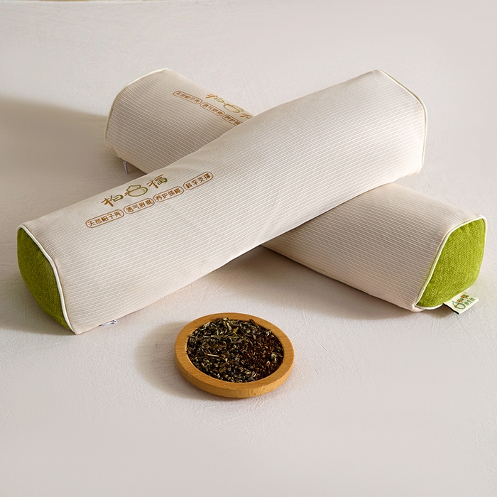 91家纺网 家纺一手货源 找家纺 微枕芯  2025新款柏福系列-草本养生牵引枕 圆柱款蓝色边+礼盒-单只