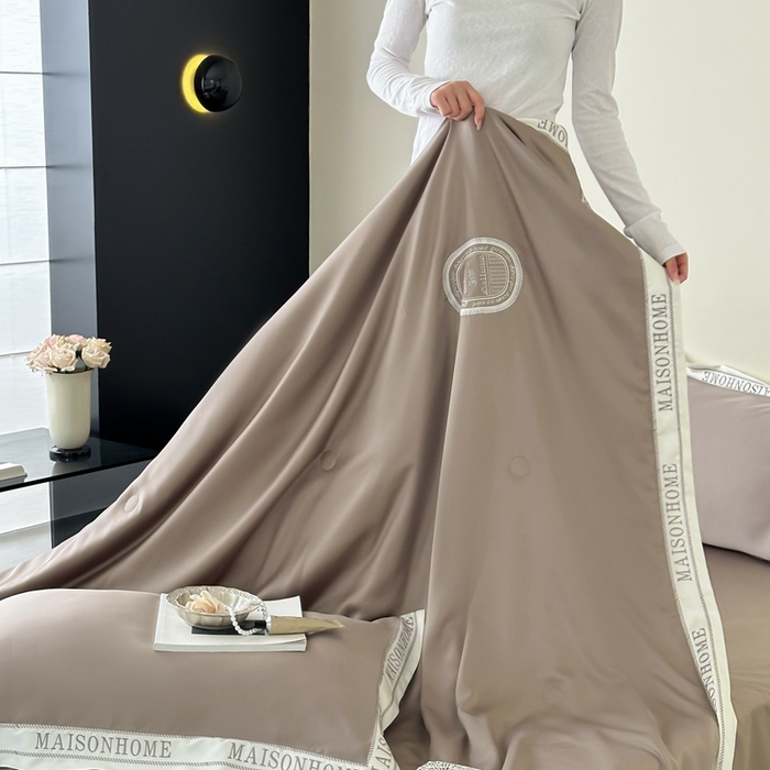 91家纺网 家纺一手货源 找家纺 汇庭 2025新款蒂普特夏被 咖色