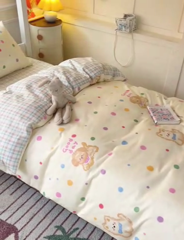 91家纺网 家纺一手货源 找家纺 西引力 2025新款全棉印花学生宿舍三件套四件套 假日小狗