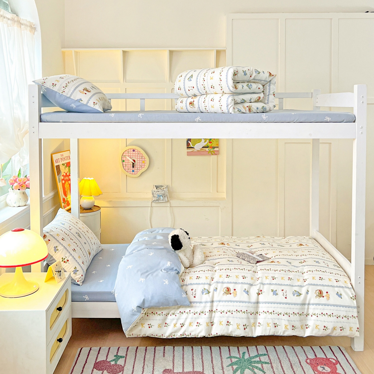 91家纺网 家纺一手货源 找家纺 西引力 2025新款全棉印花学生宿舍三件套四件套 草莓园