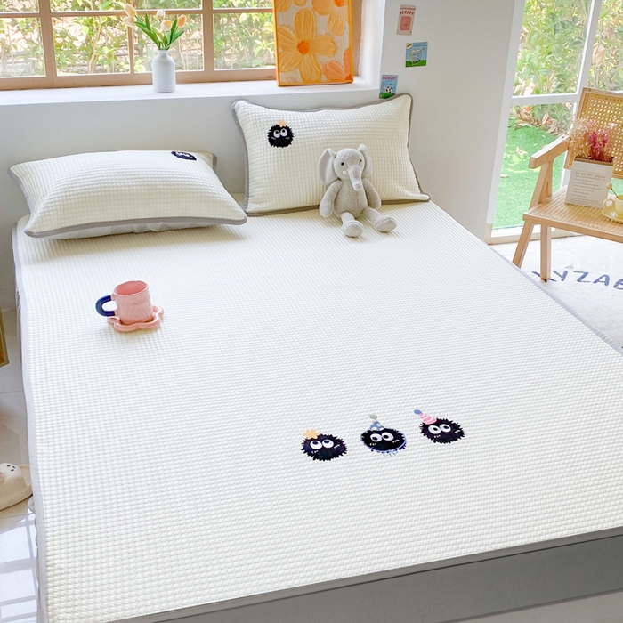 91家纺网 家纺一手货源 找家纺 千朵 2025新款冰豆豆绣花凉席 煤球派对