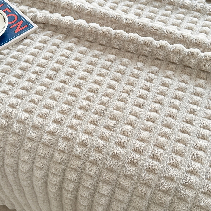 91家纺网 家纺一手货源 找家纺 芸锦豪 2025新款仿裘皮格子抽条毛毯-卷边款 卡其