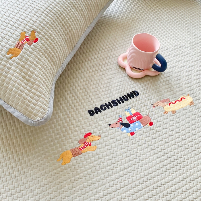 91家纺网 家纺一手货源 找家纺 千朵 2025新款冰豆豆绣花凉席 喜狗