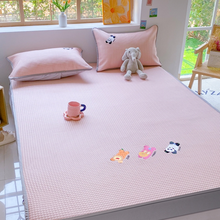 91家纺网 家纺一手货源 找家纺 千朵 2025新款冰豆豆绣花凉席 嘟嘟胖达