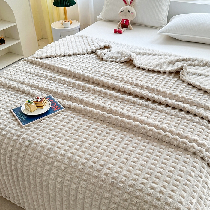 91家纺网 家纺一手货源 找家纺 芸锦豪 2025新款仿裘皮格子抽条毛毯-卷边款 卡其