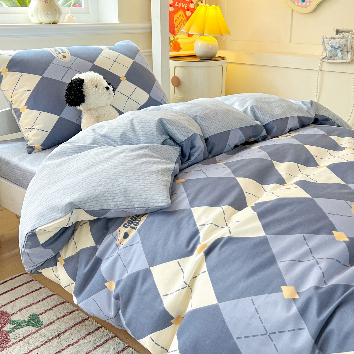 91家纺网 家纺一手货源 找家纺 西引力 2025新款全棉印花学生宿舍三件套四件套 英伦蓝