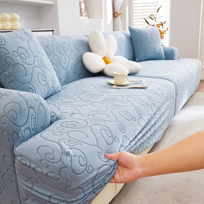 91家纺网 家纺一手货源 找家纺 丝绮鹿 2025新款雕花绒沙发套年华（直排松紧款） 淡蓝