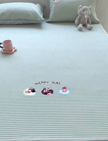 91家纺网 家纺一手货源 找家纺 千朵 2025新款冰豆豆绣花凉席 可乐猫咪