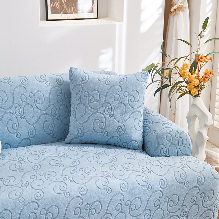 91家纺网 家纺一手货源 找家纺 丝绮鹿 2025新款雕花绒沙发套年华（直排松紧款） 淡蓝