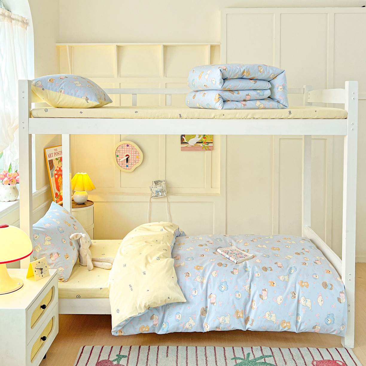 91家纺网 家纺一手货源 找家纺 西引力 2025新款全棉印花学生宿舍三件套四件套 狗狗家族 -兰