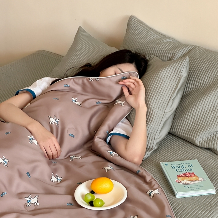 91家纺网 家纺一手货源 找家纺 汇庭2025新款奇趣夏被 马普尔棕