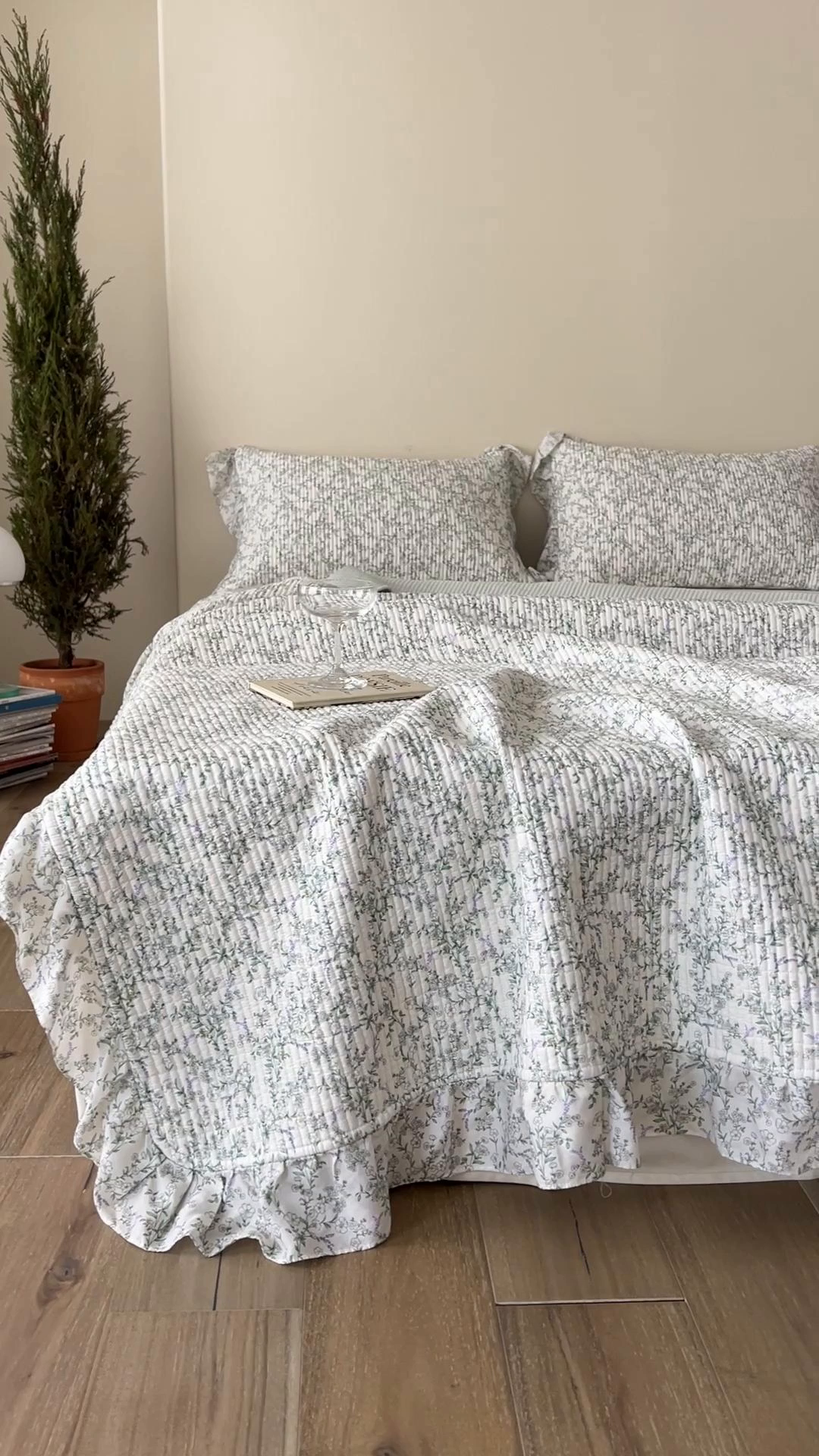 91家纺网 家纺一手货源 找家纺 2025新款悠扬床盖三件套 山茶花