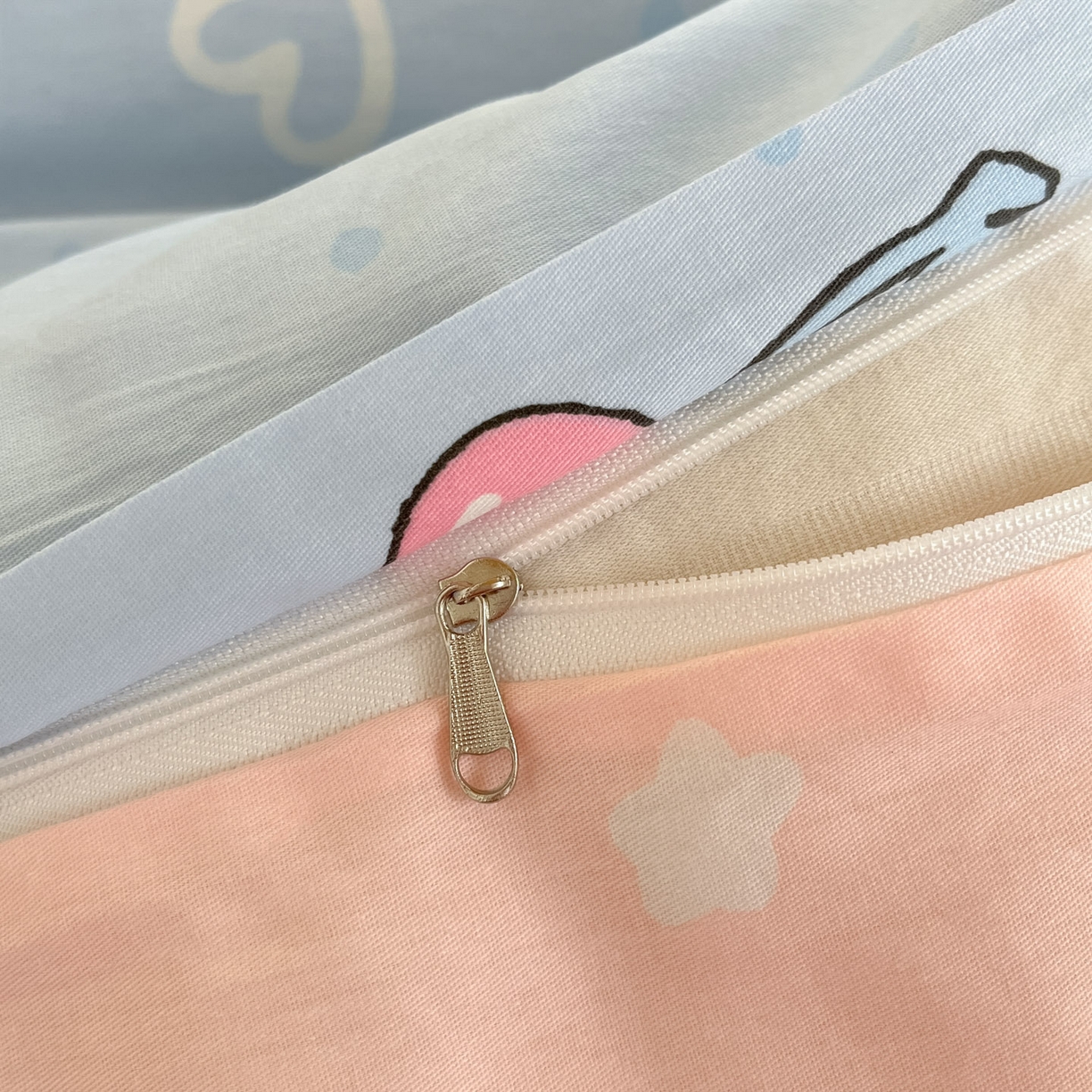 91家纺网 家纺一手货源 找家纺 铭成家纺 2025新款全棉印花学生三件套系列（提供买家秀） 可爱小咪