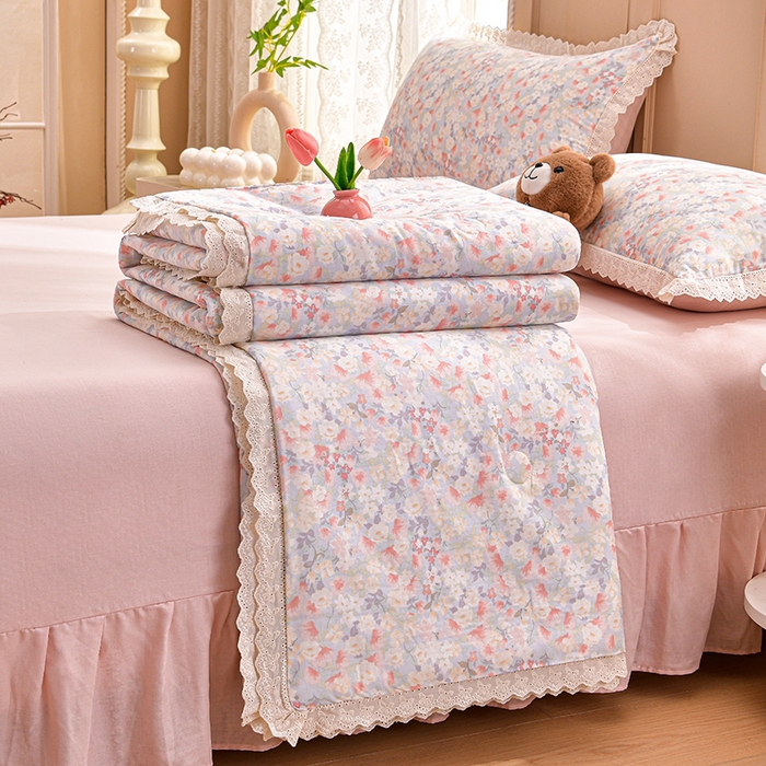 91家纺网 家纺一手货源 找家纺 绘萱家居 2025新款100%全棉双层纱花边床裙款夏被四件套