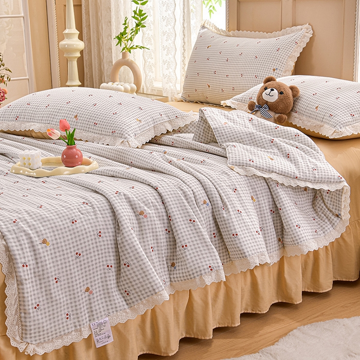 91家纺网 家纺一手货源 找家纺 绘萱家居 2025新款100%全棉双层纱花边床裙款夏被四件套