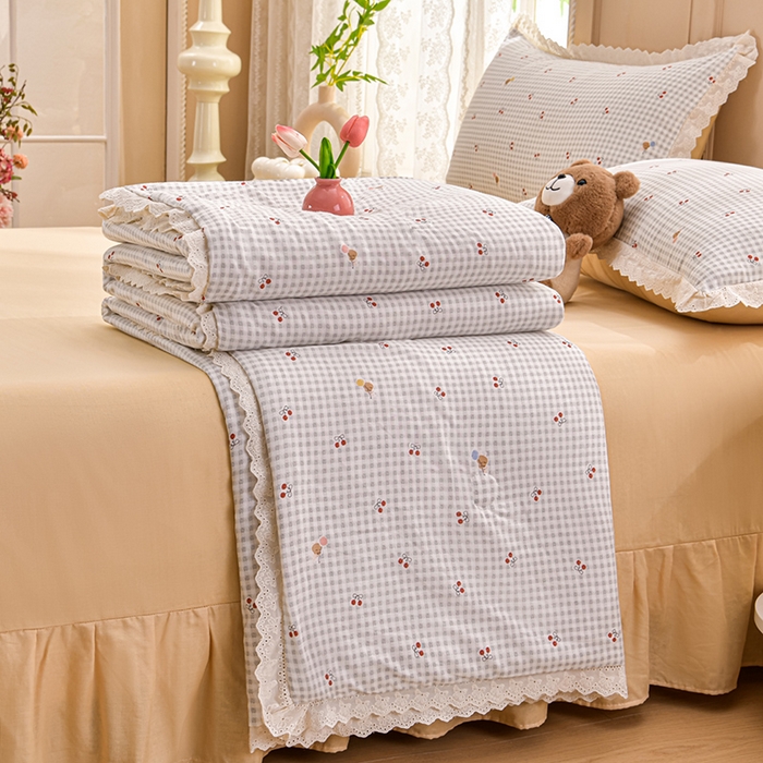 91家纺网 家纺一手货源 找家纺 绘萱家居 2025新款100%全棉双层纱花边床裙款夏被四件套