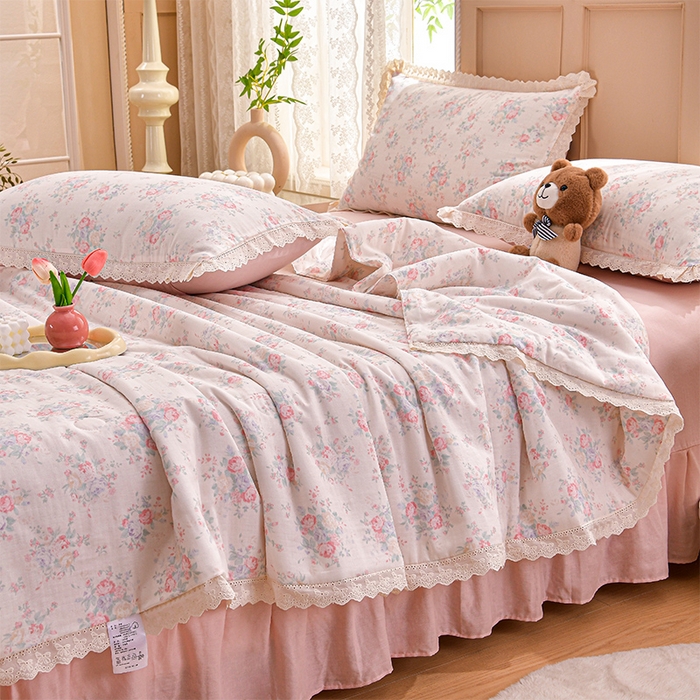 91家纺网 家纺一手货源 找家纺 绘萱家居 2025新款100%全棉双层纱花边床裙款夏被四件套