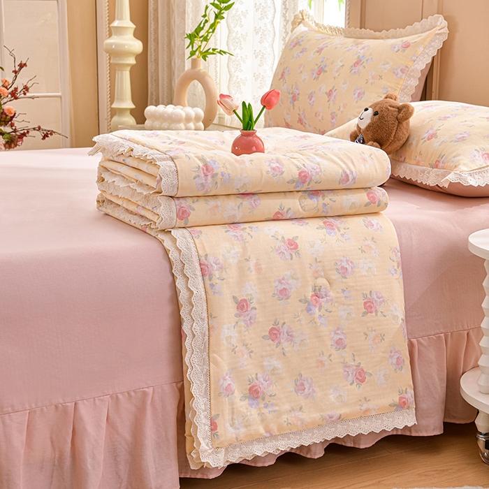 91家纺网 家纺一手货源 找家纺 绘萱家居 2025新款100%全棉双层纱花边床裙款夏被四件套