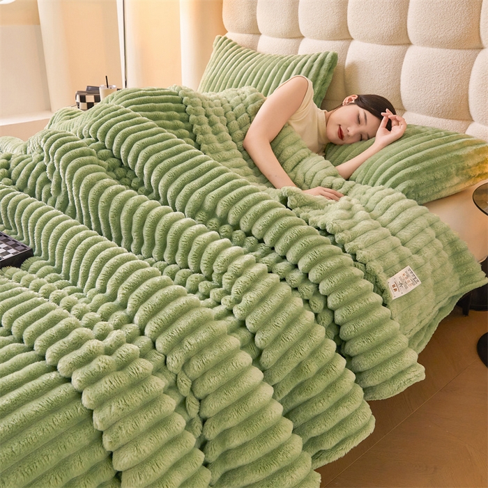 91家纺网 家纺一手货源 找家纺 合纵跨境工厂 2025新款兔毛绒法兰绒贝贝绒毛毯跨境外贸JIT一件代发TEMU亚马逊希音包过核价抽条毛毯 橄榄绿