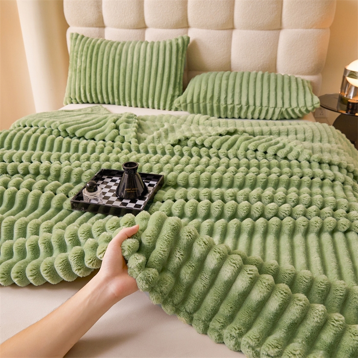 91家纺网 家纺一手货源 找家纺 合纵跨境工厂 2025新款兔毛绒法兰绒贝贝绒毛毯跨境外贸JIT一件代发TEMU亚马逊希音包过核价抽条毛毯 橄榄绿
