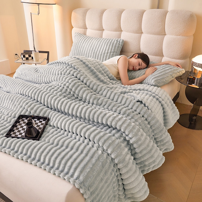 91家纺网 家纺一手货源 找家纺 合纵跨境工厂 2025新款兔毛绒法兰绒贝贝绒毛毯跨境外贸JIT一件代发TEMU亚马逊希音包过核价抽条毛毯 梦幻浅灰