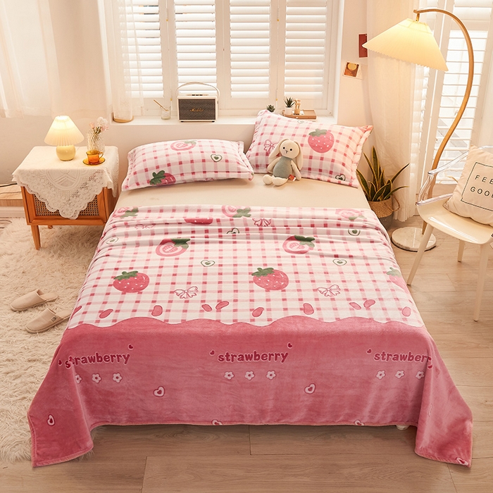 91家纺网 家纺一手货源 找家纺 合纵跨境工厂 2025新款印花牛奶绒毛毯法莱绒雪花绒贝贝绒双面绒毛毯跨境外贸JIT一件代发TEMU亚马逊希音包过核价印花毛毯 草莓格子