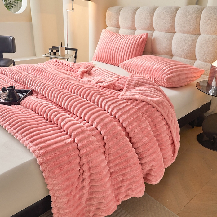 91家纺网 家纺一手货源 找家纺 合纵跨境工厂 2025新款兔毛绒法兰绒贝贝绒毛毯跨境外贸JIT一件代发TEMU亚马逊希音包过核价抽条毛毯 心悦粉