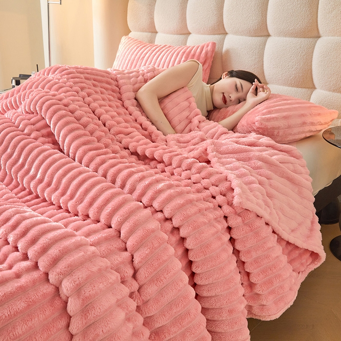 91家纺网 家纺一手货源 找家纺 合纵跨境工厂 2025新款兔毛绒法兰绒贝贝绒毛毯跨境外贸JIT一件代发TEMU亚马逊希音包过核价抽条毛毯 心悦粉