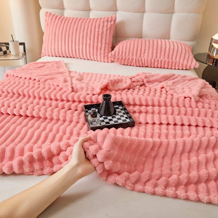 91家纺网 家纺一手货源 找家纺 合纵跨境工厂 2025新款兔毛绒法兰绒贝贝绒毛毯跨境外贸JIT一件代发TEMU亚马逊希音包过核价抽条毛毯 心悦粉