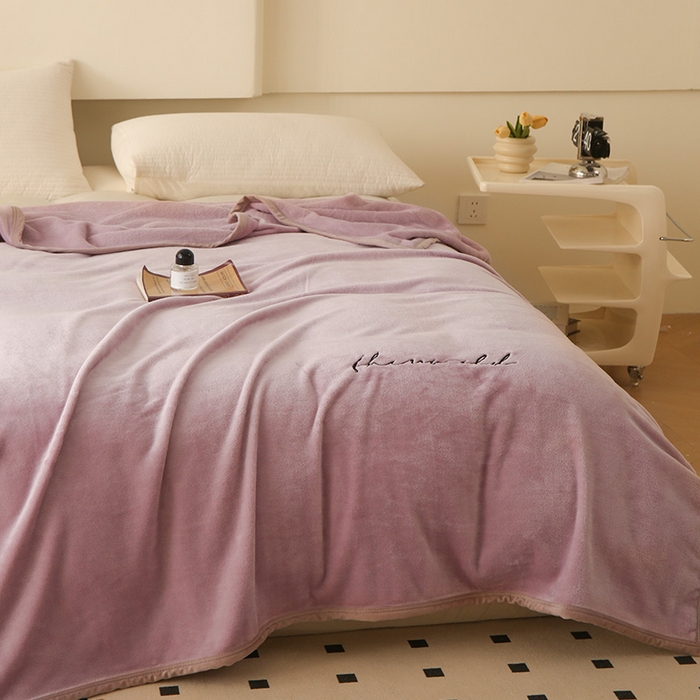 91家纺网 家纺一手货源 找家纺 合纵跨境工厂 2025新品绣花牛奶绒毛毯法莱绒雪花绒贝贝绒双面绒毛毯跨境外贸JIT一件代发TEMU亚马逊希音包过核价nice nice浅紫