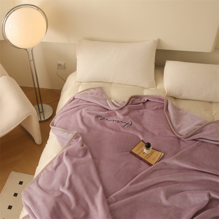 91家纺网 家纺一手货源 找家纺 合纵跨境工厂 2025新品绣花牛奶绒毛毯法莱绒雪花绒贝贝绒双面绒毛毯跨境外贸JIT一件代发TEMU亚马逊希音包过核价nice nice浅紫