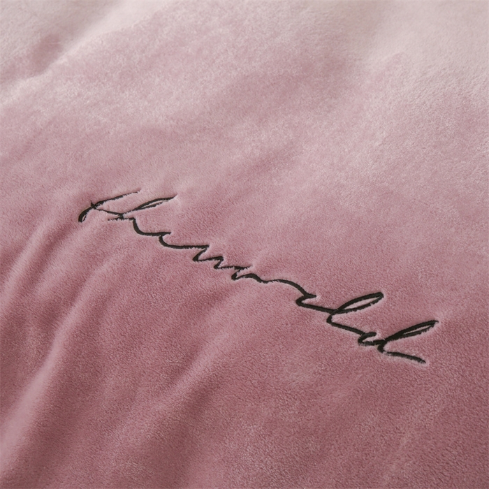 91家纺网 家纺一手货源 找家纺 合纵跨境工厂 2025新品绣花牛奶绒毛毯法莱绒雪花绒贝贝绒双面绒毛毯跨境外贸JIT一件代发TEMU亚马逊希音包过核价nice nice浅紫