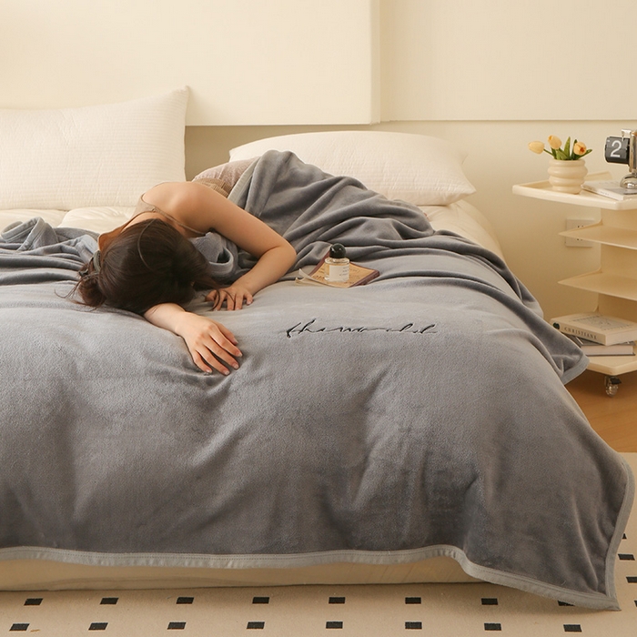 91家纺网 家纺一手货源 找家纺 合纵跨境工厂 2025新品绣花牛奶绒毛毯法莱绒雪花绒贝贝绒双面绒毛毯跨境外贸JIT一件代发TEMU亚马逊希音包过核价nice nice深灰