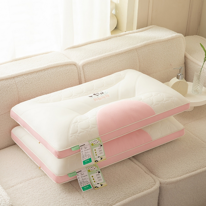 91家纺网 家纺一手货源 找家纺 珍贝家纺 2024新款A类凉感丝熊猫呼呼枕芯护颈枕头 熊猫呼呼-粉色 48x74cm/只