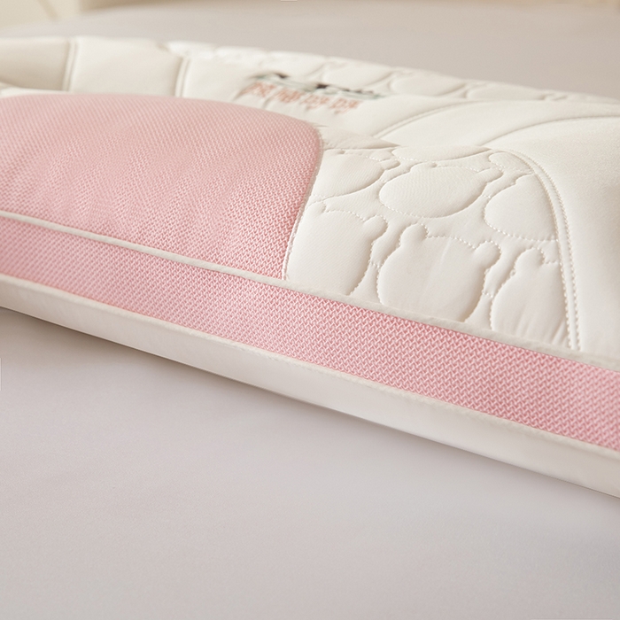 91家纺网 家纺一手货源 找家纺 珍贝家纺 2024新款A类凉感丝熊猫呼呼枕芯护颈枕头 熊猫呼呼-粉色 48x74cm/只