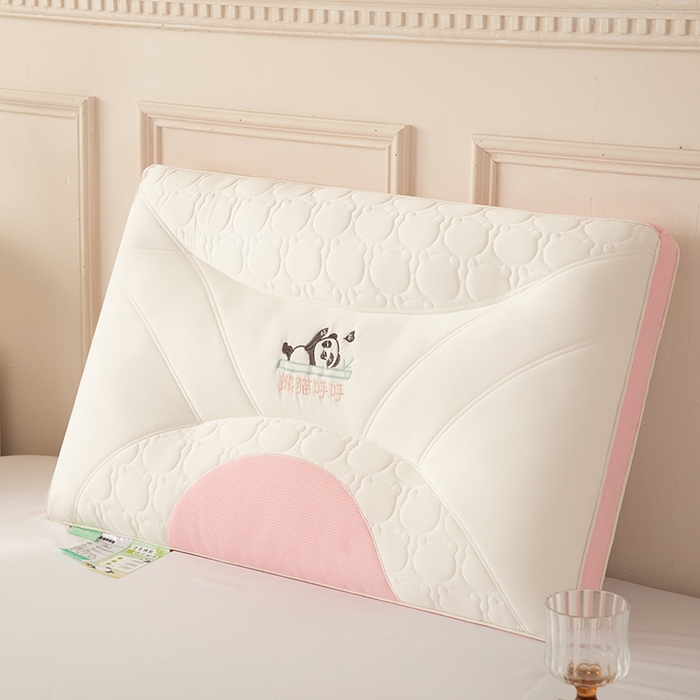 91家纺网 家纺一手货源 找家纺 珍贝家纺 2024新款A类凉感丝熊猫呼呼枕芯护颈枕头 熊猫呼呼-粉色 48x74cm/只