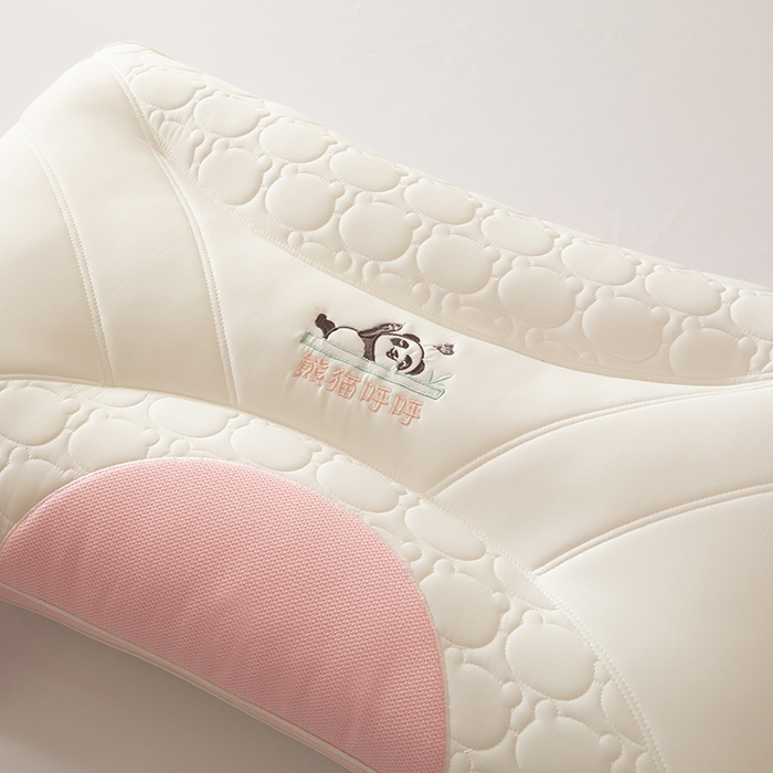 91家纺网 家纺一手货源 找家纺 珍贝家纺 2024新款A类凉感丝熊猫呼呼枕芯护颈枕头 熊猫呼呼-粉色 48x74cm/只