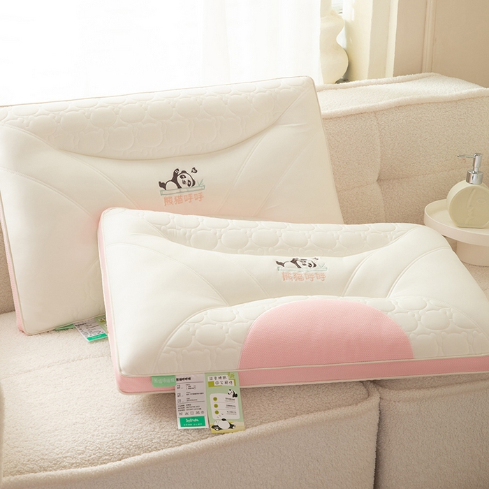 91家纺网 家纺一手货源 找家纺 珍贝家纺 2024新款A类凉感丝熊猫呼呼枕芯护颈枕头 熊猫呼呼-粉色 48x74cm/只