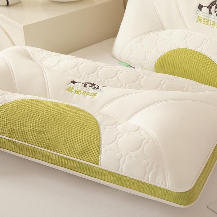 91家纺网 家纺一手货源 找家纺 珍贝家纺 2024新款A类凉感丝熊猫呼呼枕芯护颈枕头 熊猫呼呼-嫩绿 48x74cm/只